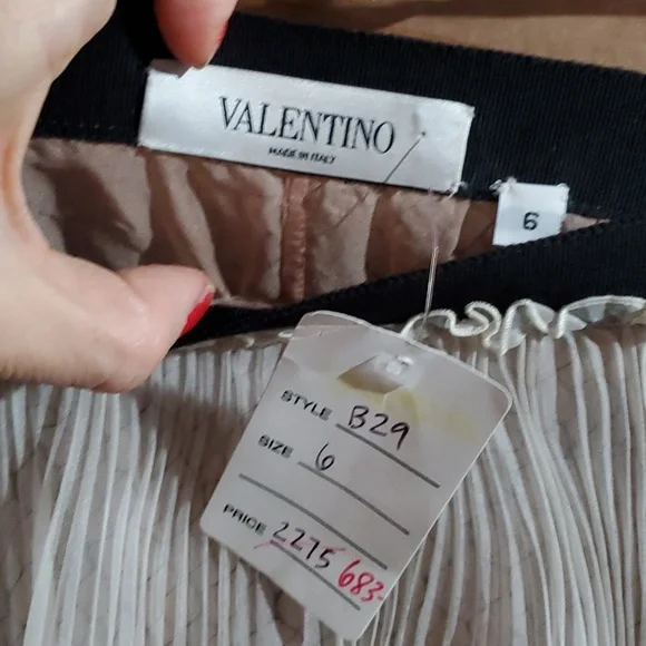Sz 6 Initially Priced at $2275 Valentino plisse skirt